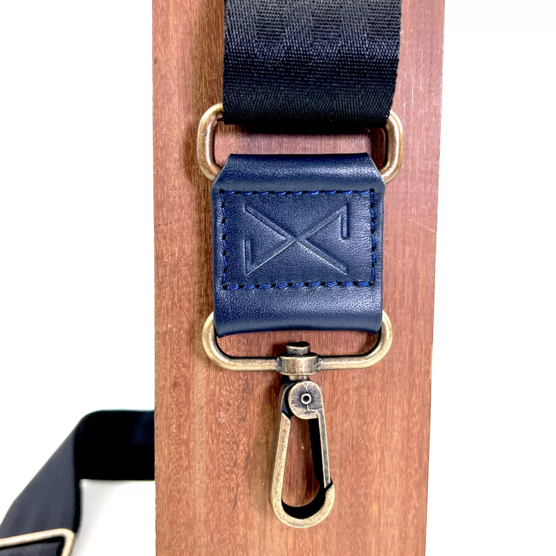 Daniel Chong Bandolera regulable lujada Azul Marino* Bolsos Messenger | Bandoleras Cuadradas