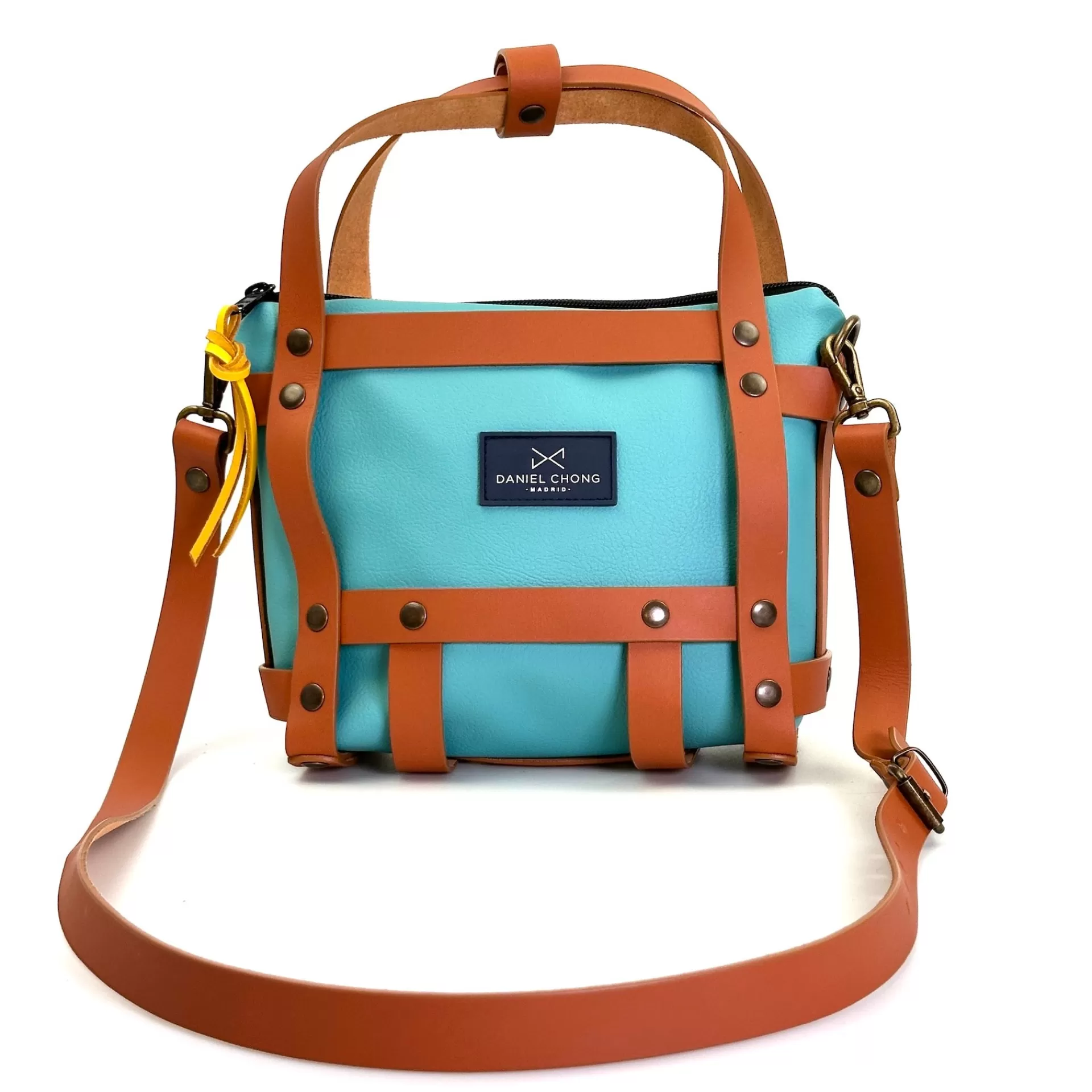 Daniel Chong BOLSO ARNÉS PIEL AVELLANA* Bolsos Arnés