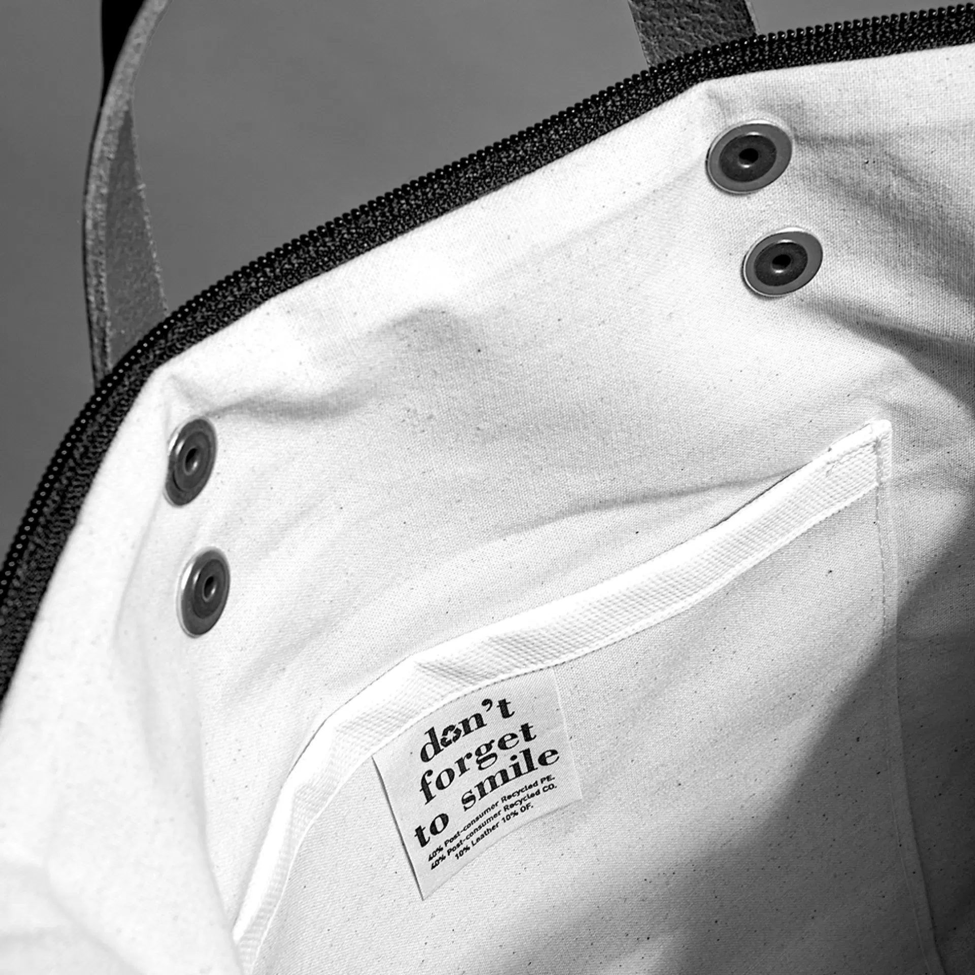 Daniel Chong Mochila book holder cuadrada loneta* Mochilas Book Holder Cuadradas | Mochilas Book Holder